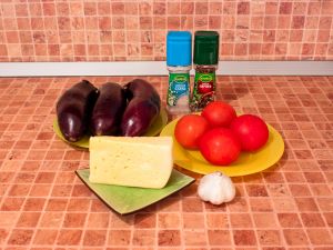Баклажаны, запеченные с помидорами и сыром. Ингредиенты