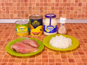 Салат с куриным филе, рисом и ананасами. Ингредиенты