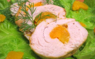 Куриное филе, фаршированное абрикосами и сыром