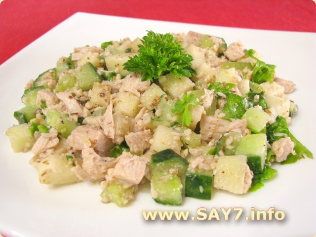 Салат из куриного филе и яиц и сыра