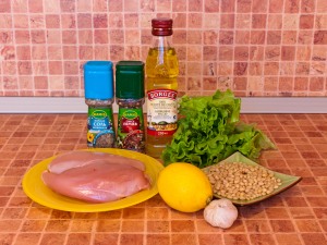 Салат с куриным филе и кедровыми орешками. Ингредиенты
