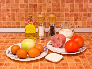 Омлет с колбасой в духовке — рецепт с фото пошагово