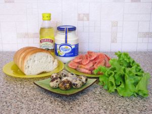 Салат с креветками, сухариками и яйцами. Ингредиенты