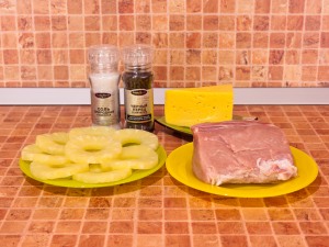 Свинина, запеченная с ананасами и сыром. Ингредиенты