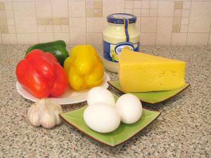 Перец, фаршированный сыром и яйцами. Ингредиенты