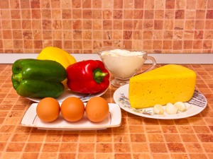 Перец, фаршированный сыром и яйцами, пошаговый рецепт на 161 ккал, фото, ингредиенты - volga