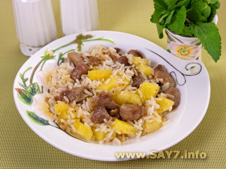 Рецепт Филе индейки, жаренное с рисом и ананасами