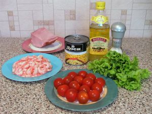 Салат с креветками, кукурузой и помидорами. Ингредиенты