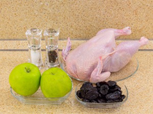 Курица с яблоками и черносливом - пошаговый рецепт с фото на Повар.ру