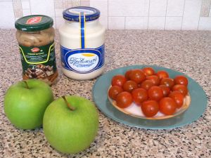 Салат с маринованными грибами и помидорами. Ингредиенты