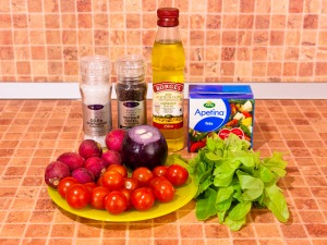 Салат с редисом, помидорами и фетой. Ингредиенты
