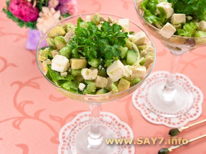 Рецепт Салат с авокадо, куриным филе и фетой