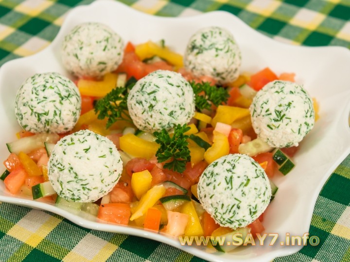 Рецепт Овощной салат с шариками из феты и маслин