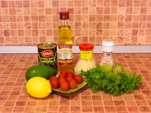 Салат с авокадо, помидорами, маслинами и Пармезаном. Ингредиенты