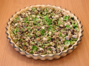 Лоранский пирог с курицей, грибами и брокколи – кулинарный рецепт