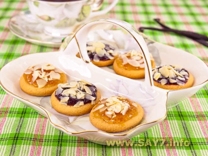 Рецепт Ванильное печенье с джемом и орехами