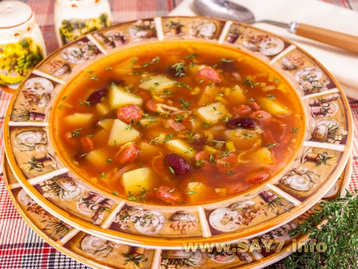 Рецепт Томатный суп с охотничьими колбасками и фасолью