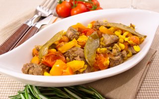 Говядина, запеченная с овощами