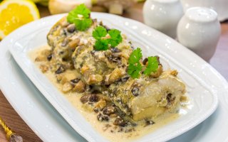 Судак с грибами и сливками
