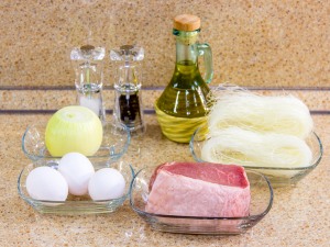 Салат со свининой и фунчозой. Ингредиенты