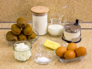Перевёрнутый пирог с киви на сметане – кулинарный рецепт