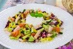 Салат с индейкой, овощами и фасолью